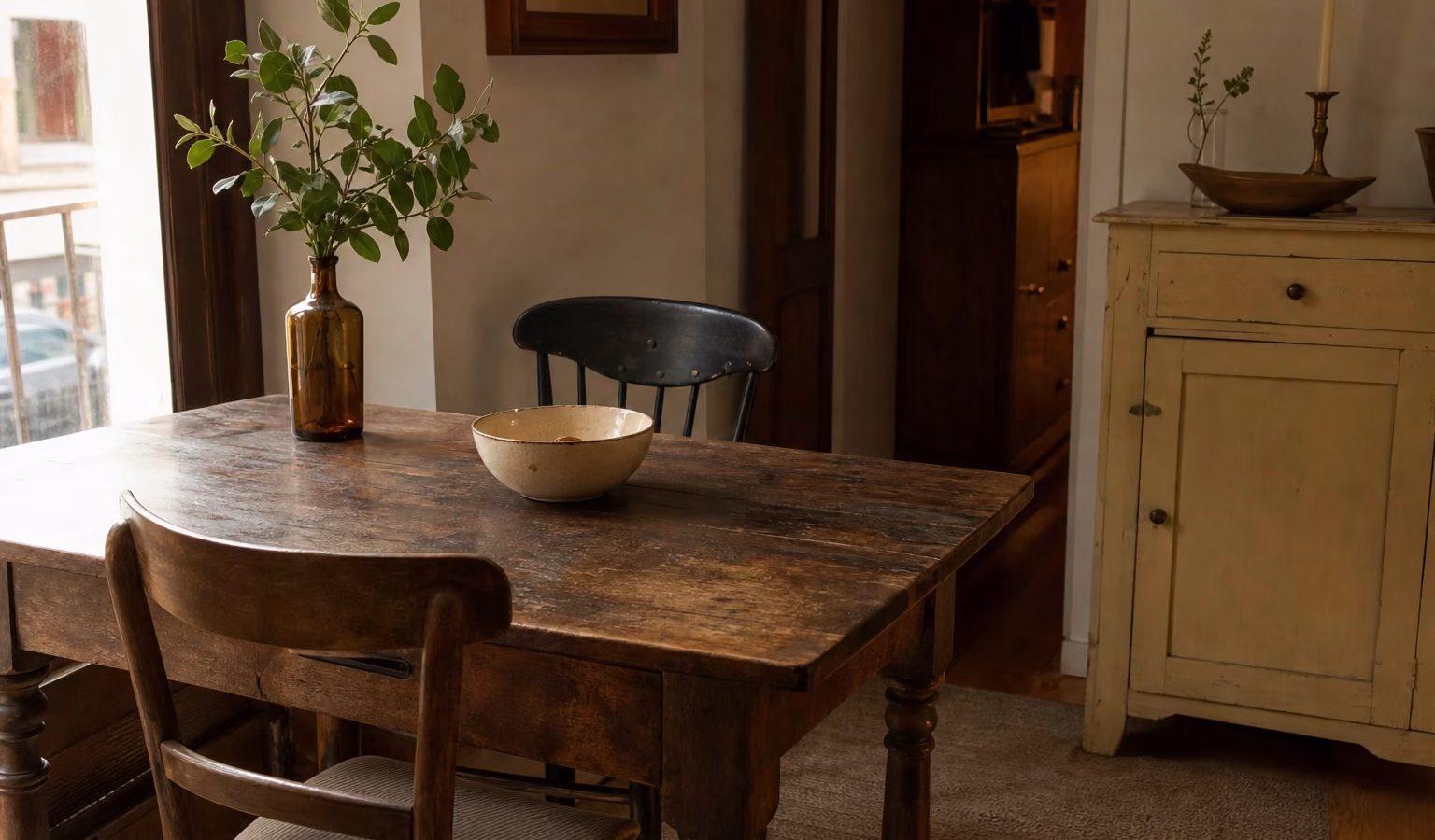 Muebles de cocina y baño de segunda mano en tonos cálidos